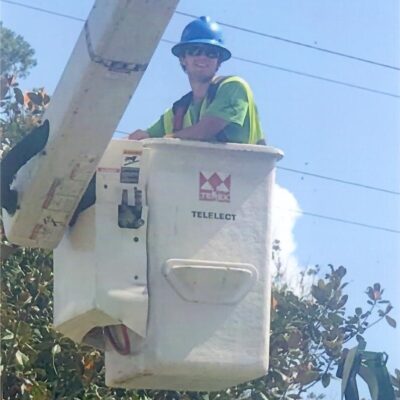 Man in tbucket truck 2 Man in tbucket truck 2